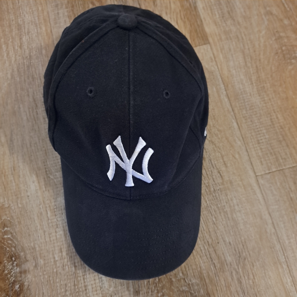 47 Brand New York Yankees Kids' Baseball Cap with White Logo